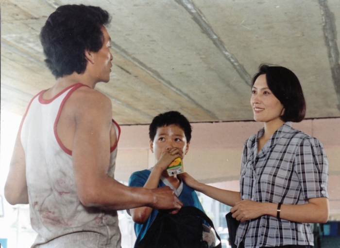  p>《烛光里的微笑》是上海电影制片厂拍摄的儿童故事片,由 a href="