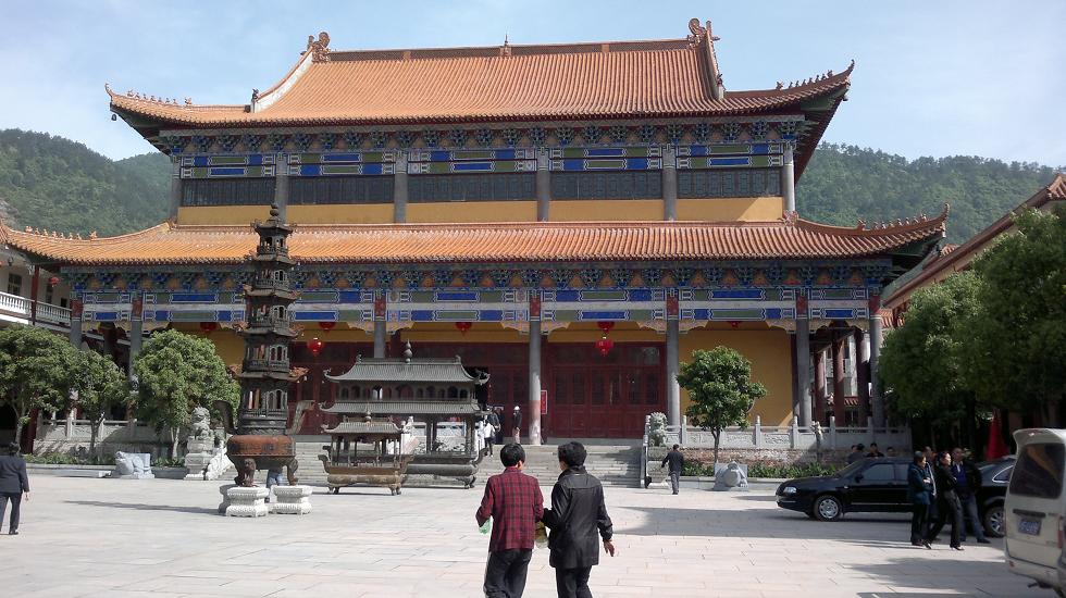 兜率寺坐落于山清水秀的 a target="_blank" href="/item/江西省