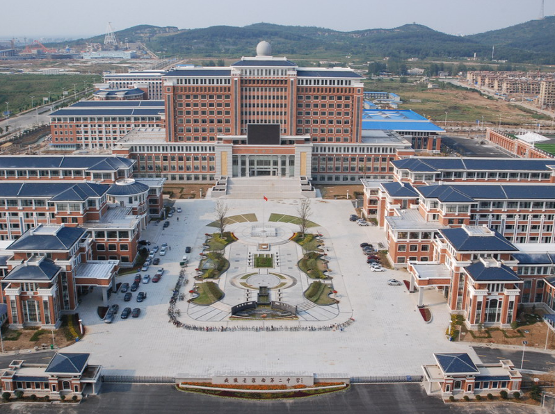  p>安徽省淮南第二中学是位于安徽省淮南市的一所公立高级中学,简称