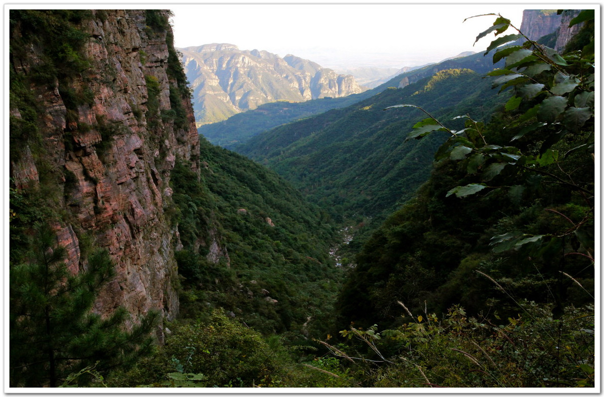  p data-id="gnwnlivnon">断山,汉语词语,拼音是duàn shān,指陡峭壁