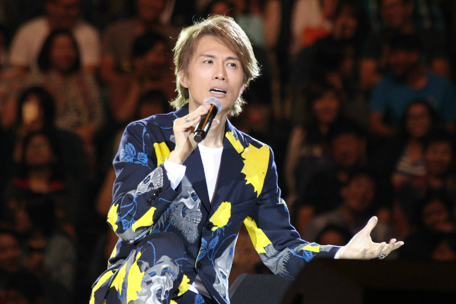  p>黄子华,1960年9月5日出生于中国香港,演员,主持人,编剧,歌手,香港 