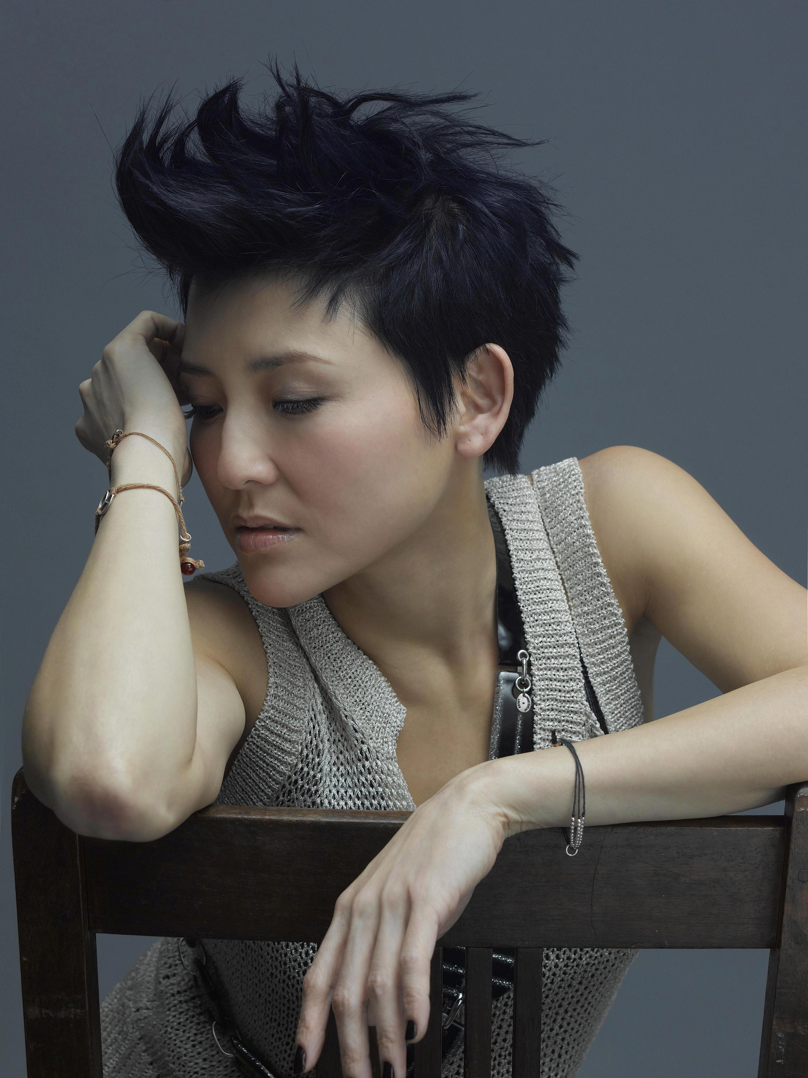 ">《蝙蝠》是歌手 a target="_blank" href="/item/刘美君/5104735"