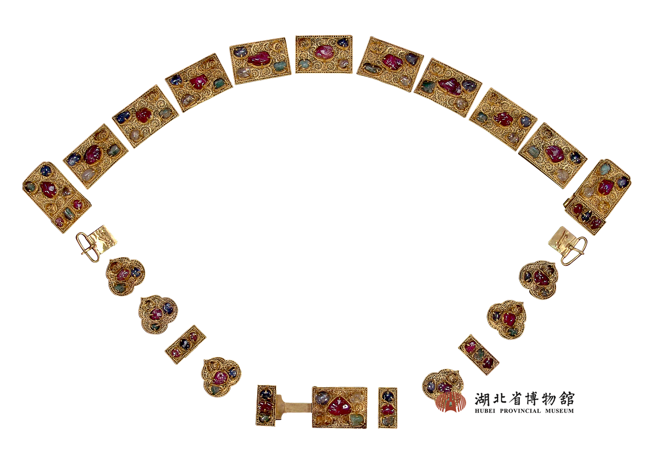 这件金累丝镶宝石带由24件带銙,2件金带扣及1件脱落的金插销组成,现存