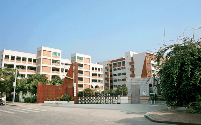  p>泉州师范学院附属中学(原泉州十中)位于福建省泉州市丰泽区明湖路