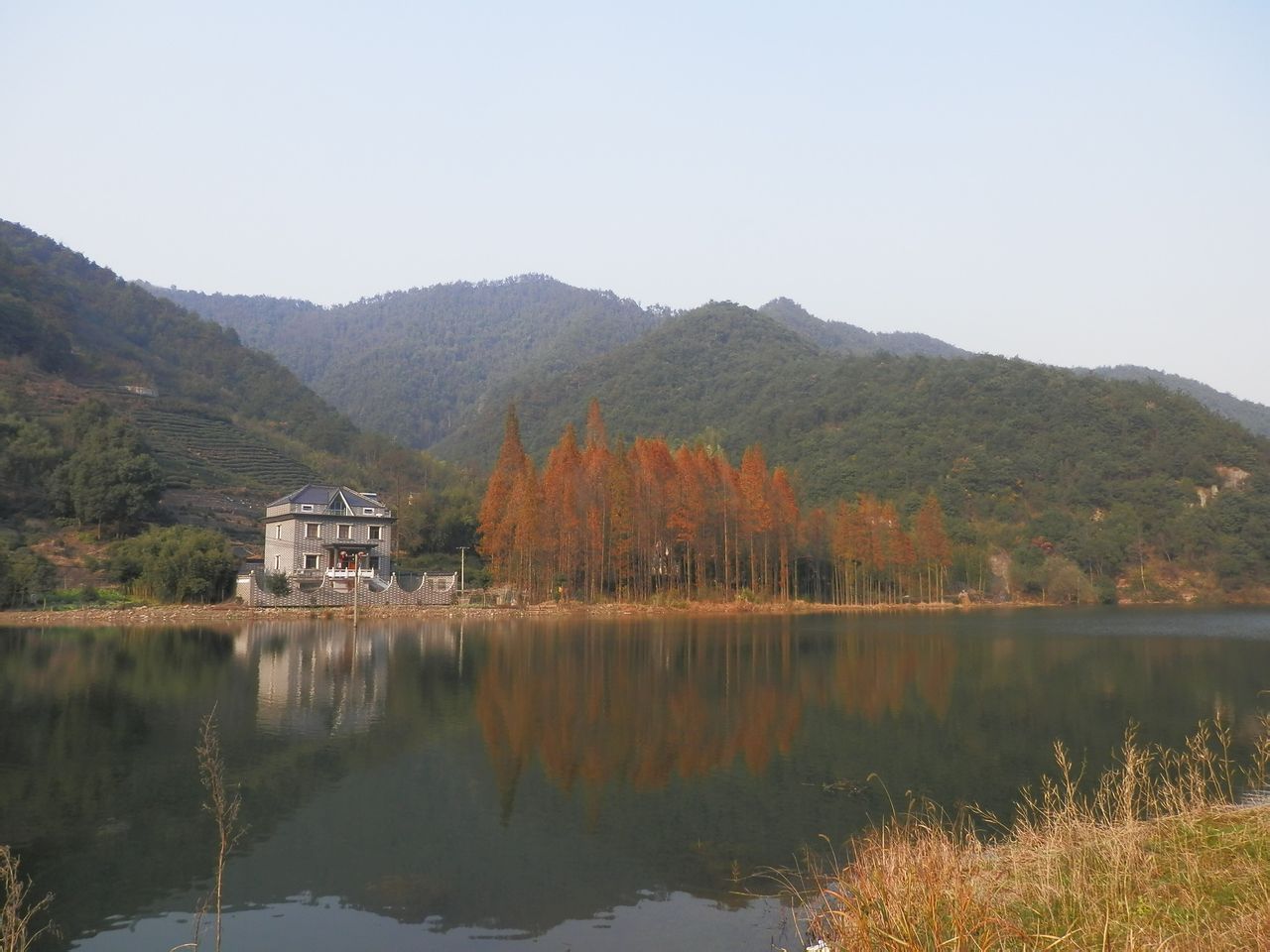  p>大鸡笼水库位于浙江省绍兴市平水镇王化村境内,地处绍兴越南山区