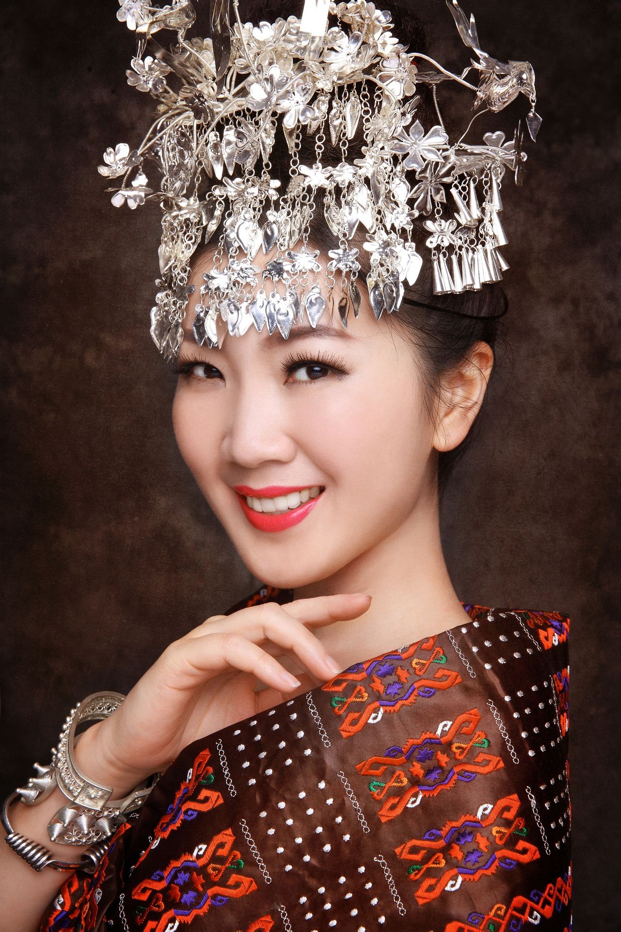 item/贵州/37015" data-lemmaid="37015">贵州 /a>黄平人,苗族女歌手