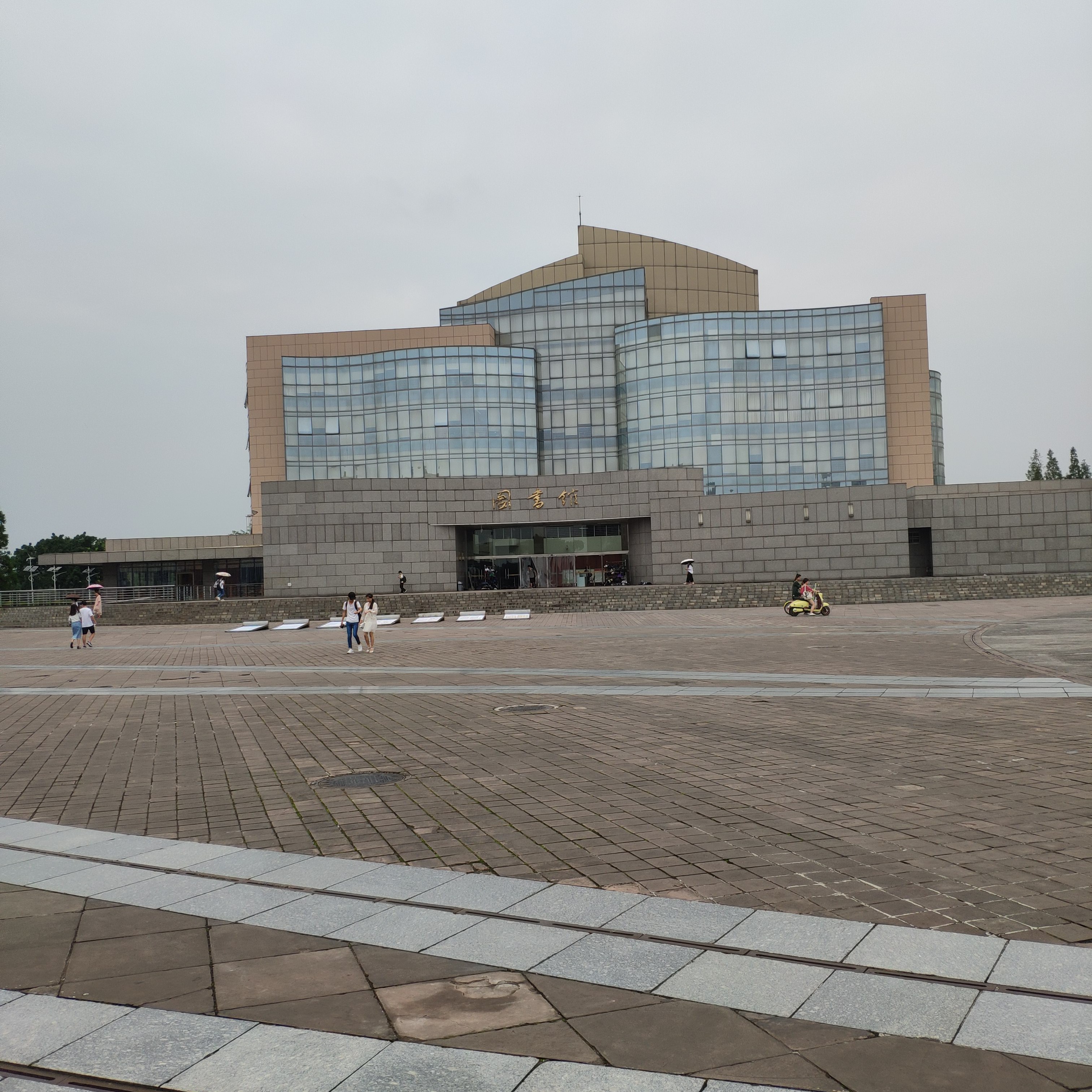  p>四川大学江安校区为川大的本科 a href="#" data-lemmaid="2066788