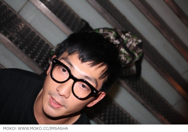  p>李灿森,别名李璨琛,1975年9月27日出生于中国香港蓝田,中国香港