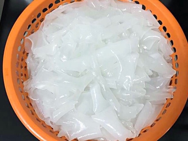  p>粉皮是中国南北方地区均有流行的特色传统食品,最早记载于北魏《 a