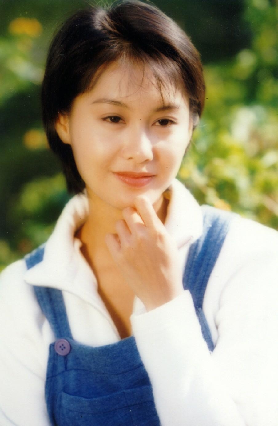  p>朱茵,1971年10月25日出生于香港,中国香港影视女演员,歌手,毕业于 