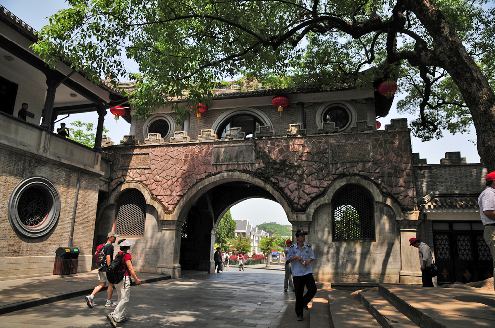 ">武岭门,位于 a target="_blank" href="/item/浙江">浙江 /a>奉化 a