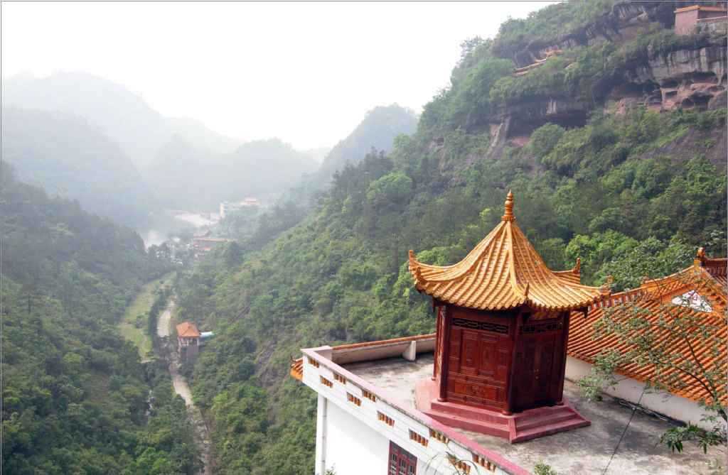  p data-id="gnhenyptw1">游览都峤山庆寿岩景区,初时是一饱"人间仙境