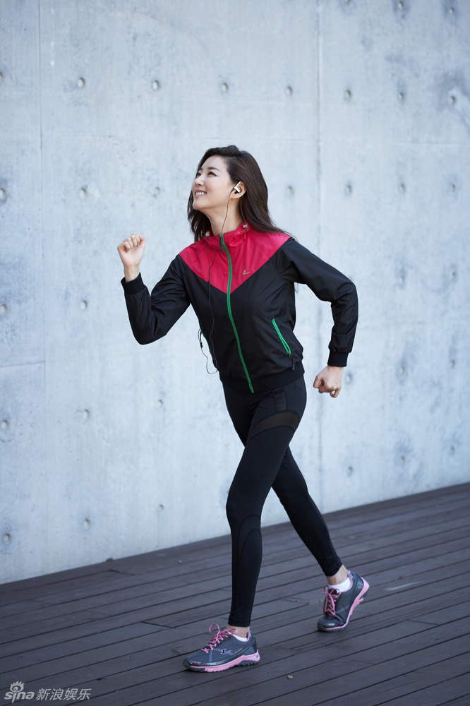  p>金莎朗,1978年1月12日出生于韩国 a target="_blank" href="/item