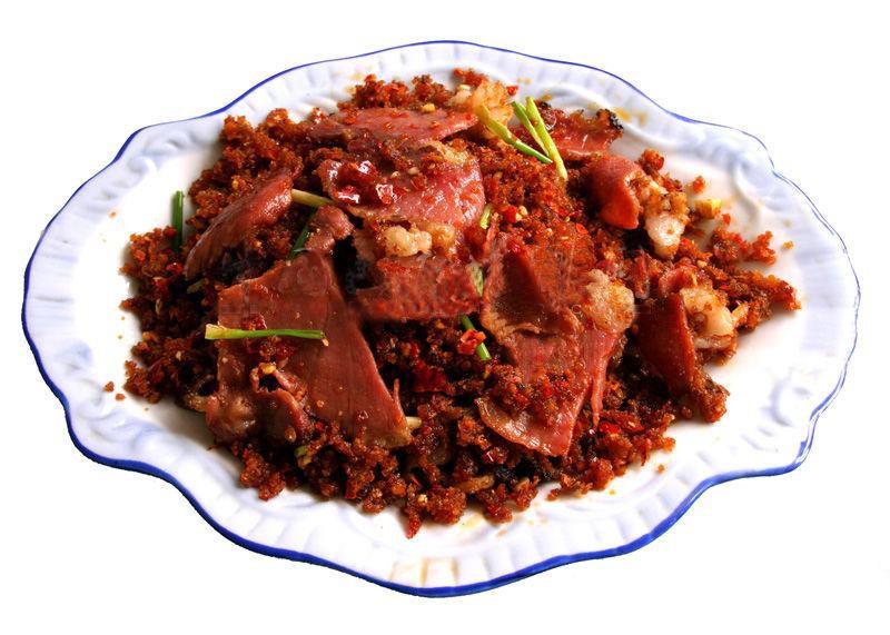  p>渣海椒炒腊肉是鄂西土家族(恩施州)的的一种传统菜式,几乎当地人家