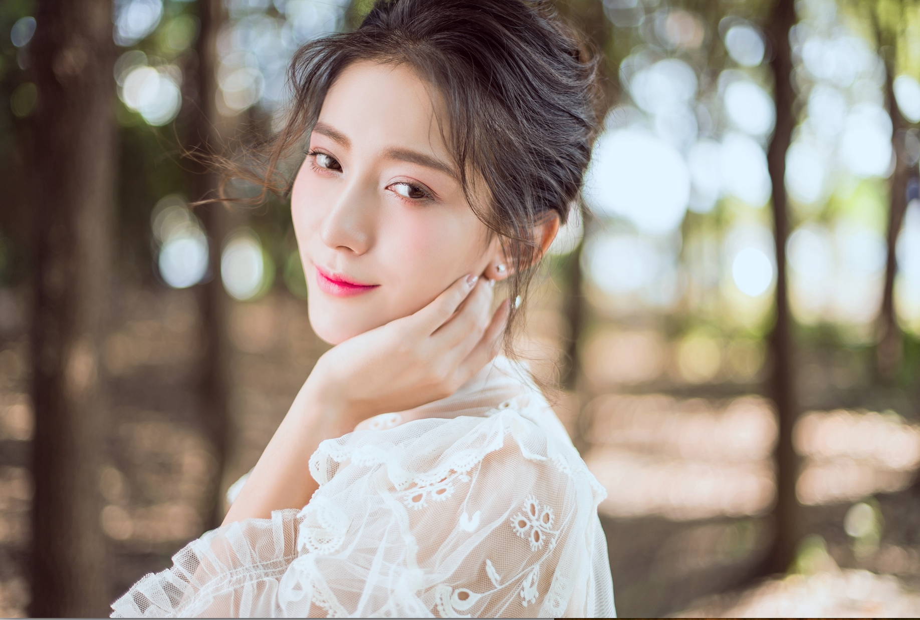  p>王姿允(rain),1989年1月14日出生于上海市,中国内地影视女演员.