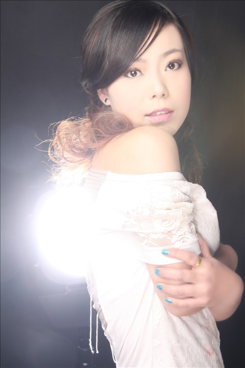  p>来自人文之都魅力吉林的新锐女歌手白晶,多才多