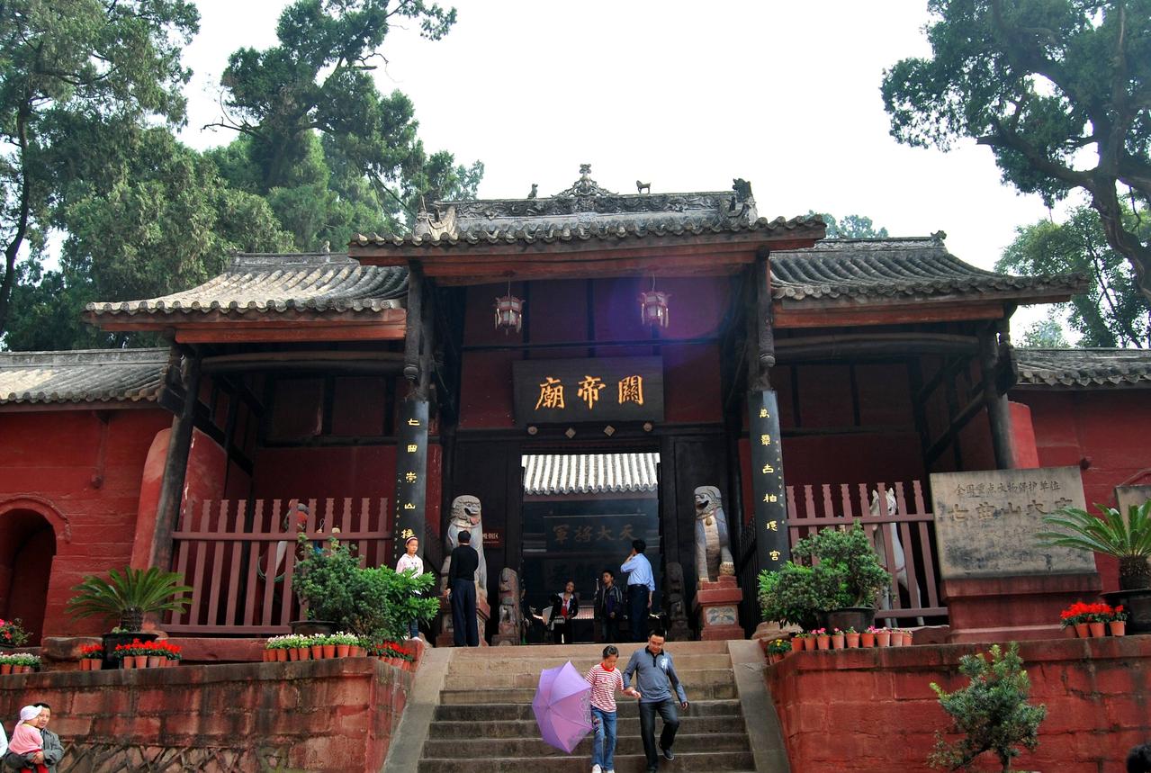  p data-id="go0ojptggn">七曲山大庙位于四川省绵阳市梓潼县翠云廊路