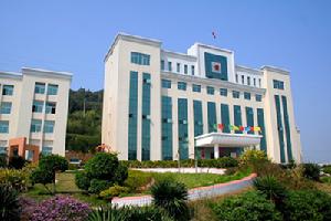  p>苔菉镇是福建省连江县下辖镇,地处黄岐半岛最末端,三面临海,西面与