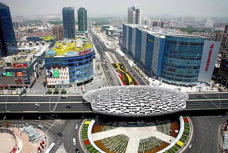 江湾-五角场,为上海四大城市副中心之一,其南部地块为上海十大商业