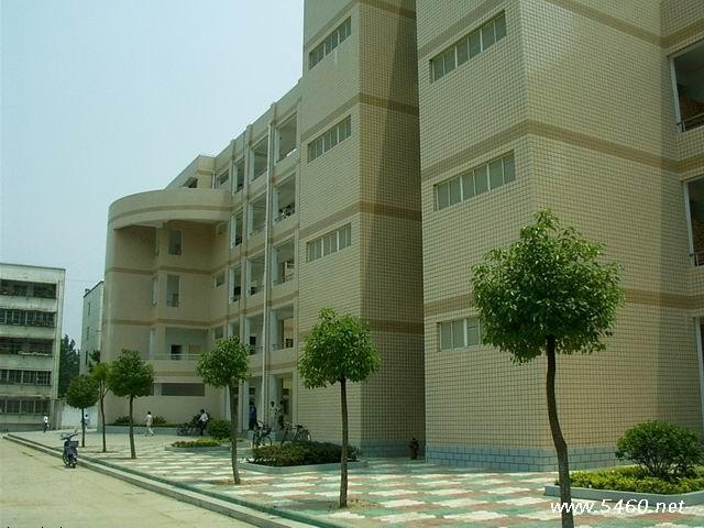  p data-id="go0lz57znn">枣阳市第一中学,全称是"湖北枣阳一中",位于