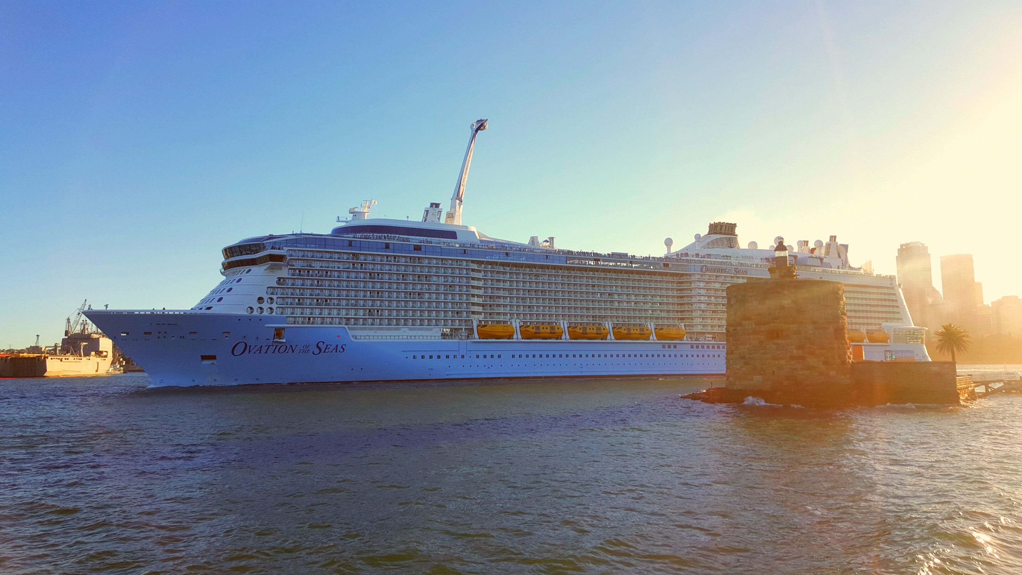  p>悉尼港,又称杰克逊港,东临 a target="_blank" href="/item/太平洋