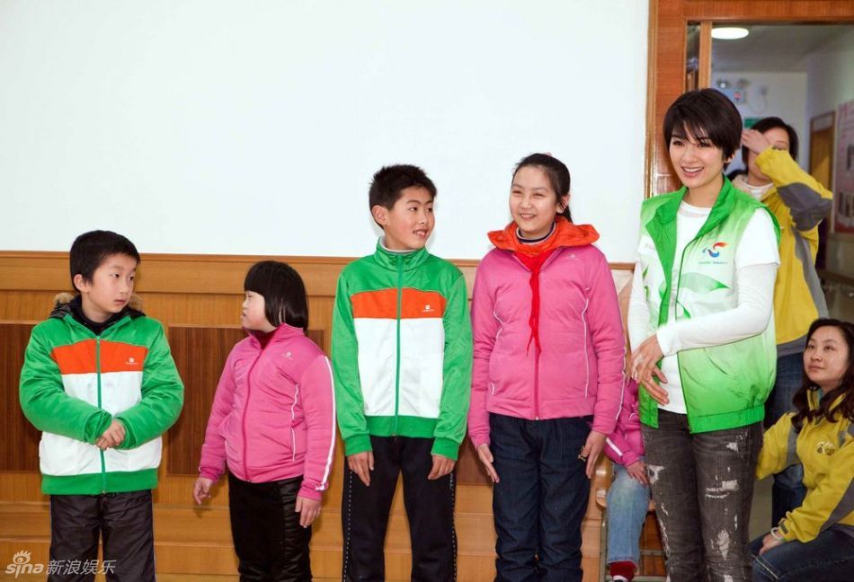 毕业于上海 a target="_blank" href="/item/东方文化学院/5027551"