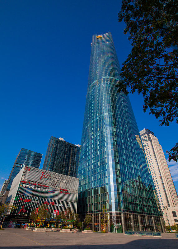 由两幢303米的超高层组成,截止2014年,为南昌第一高楼,总建筑面积43