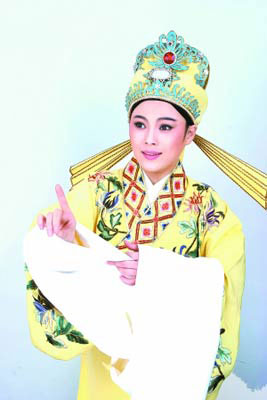  p>萧雅,1964年生,女,戏,歌,影三栖明星,著名越剧尹派表演艺术家,上海