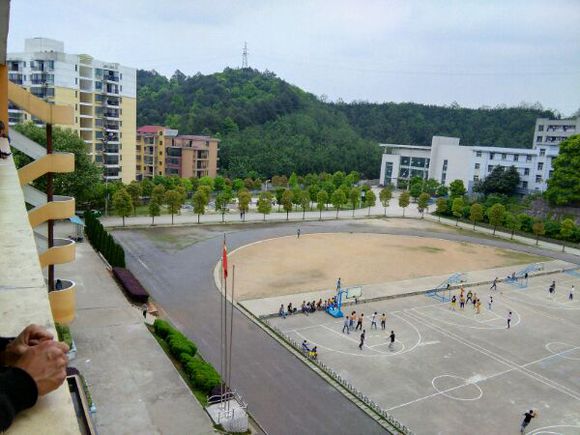 凤凰山中学
