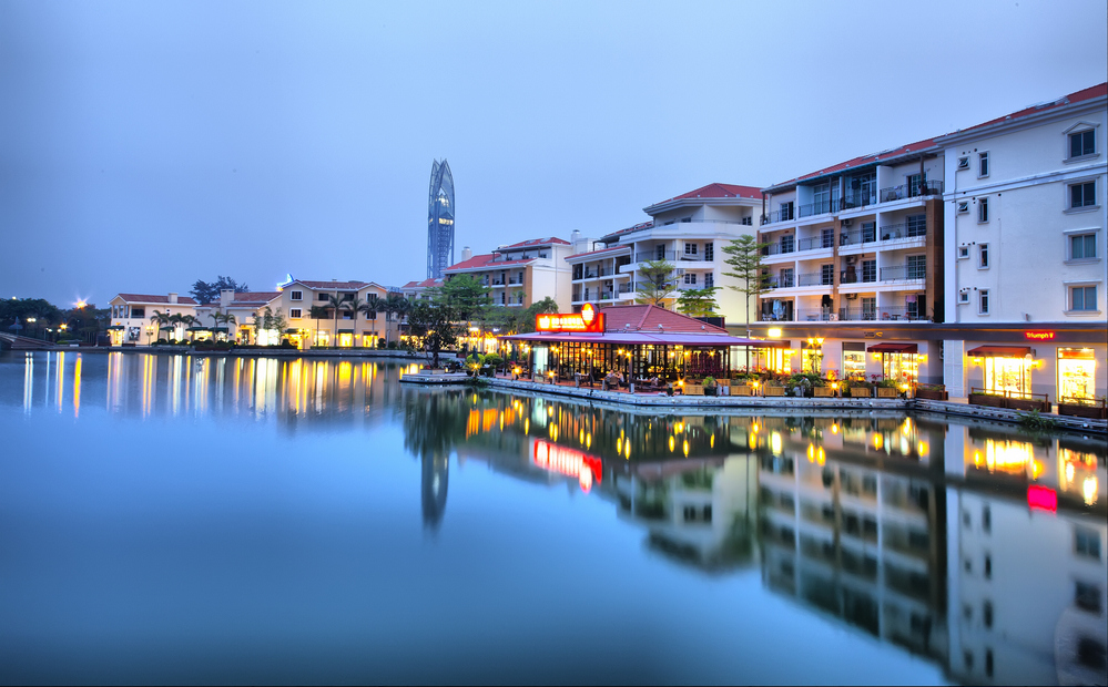 p data-id="gnwnrvuri6">深圳大梅沙奥特莱斯购物村,位天 a target="