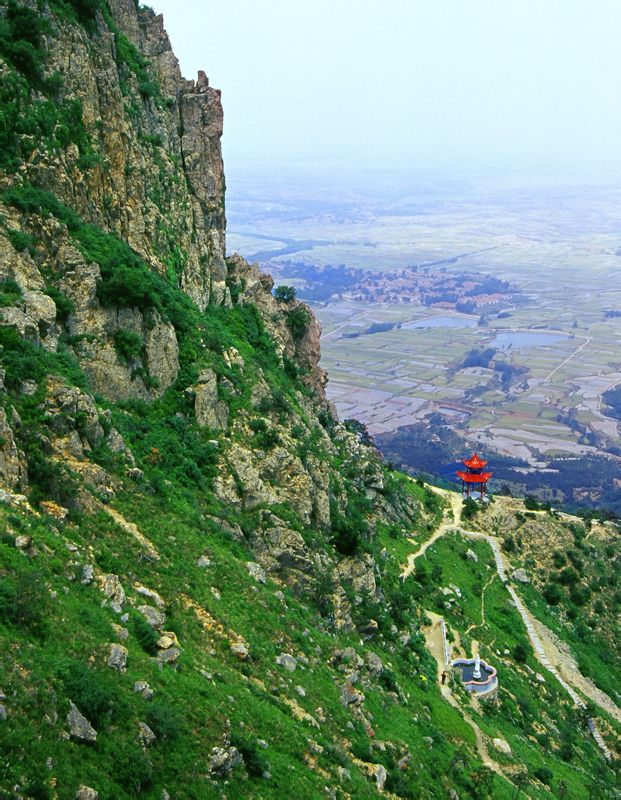 为鲁东南第一高山,因主峰双石并举,状如马耳得名,自古为山东名山