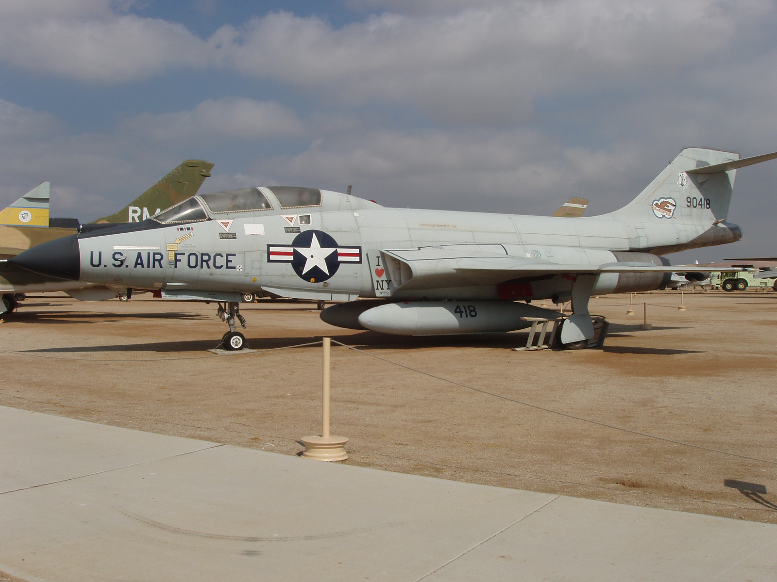 麦克唐纳飞机公司的 f-101a "魔术师"远程战斗机,是由该公司较早的 xf