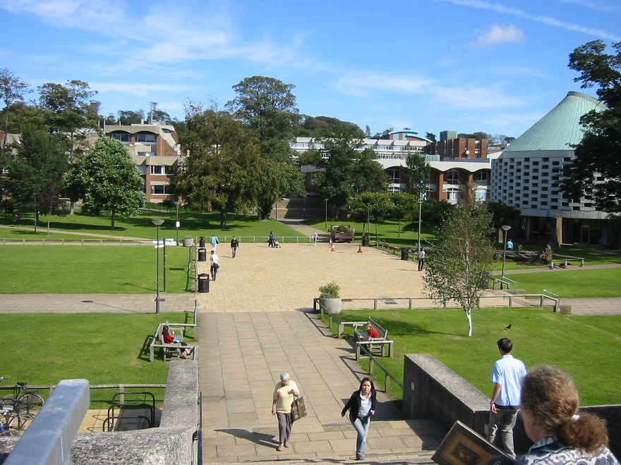  p>萨塞克斯大学(university of sussex),世界领先研究型学府 b>.