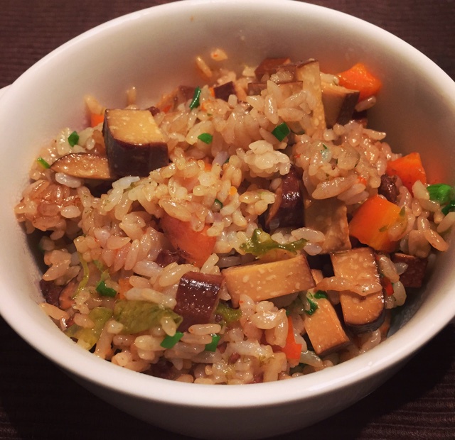 鸡蛋香干肉丝焖饭
