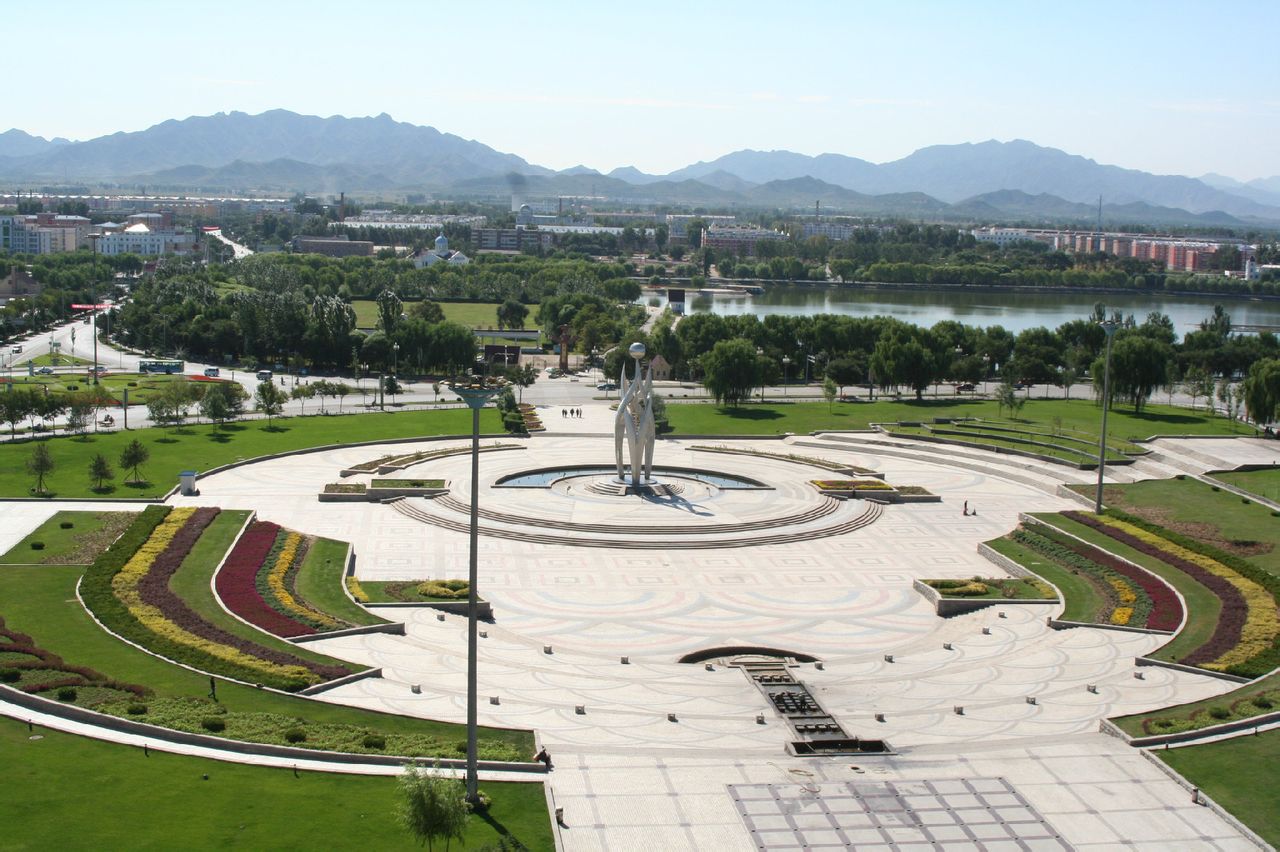  p data-id="gn8z53zgdi">妫川广场是延庆城区中心大型绿地广场,兴建