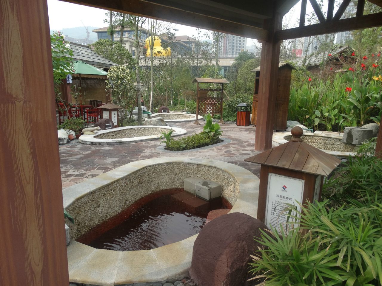  p data-id="gnfgxej75a">泽胜温泉位于涪陵兴涪路中段,地处 a target