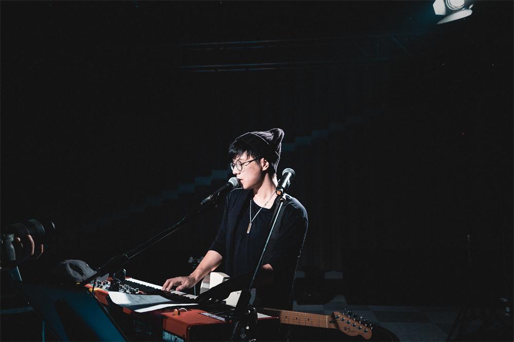 q,本名郭曲,中国音乐人,电子音乐制作人,dj.