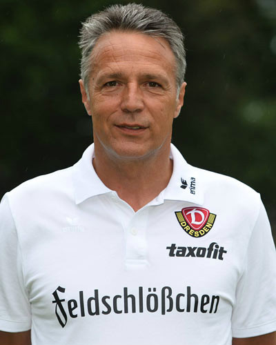  p>乌韦·诺伊豪斯(uwe neuhaus),已退役的德国足球运动员,足球教练.