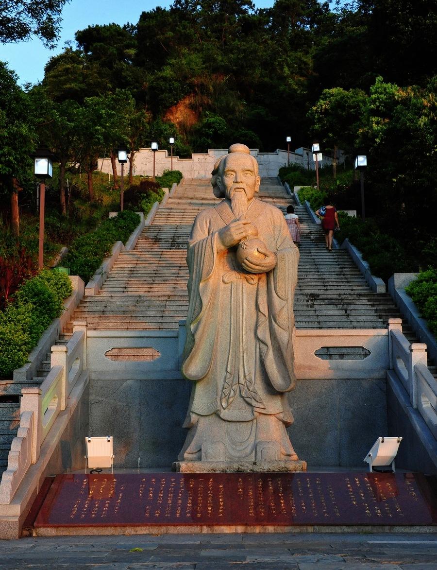 0ox">华佗山公园位于 a target="_blank" href="/item/中山市/214338"