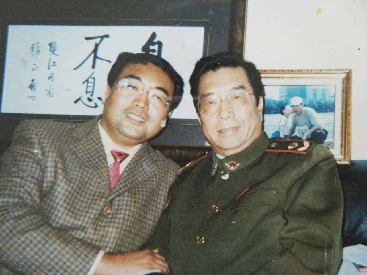  p data-id="gnb6e0ngh2">白云龙,歌手,出生于