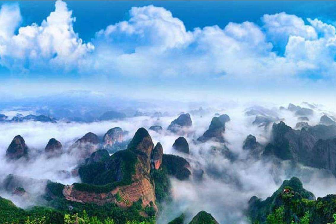 简称崀山景区,又称崀山旅游区,崀山风景名胜区,位于湖南省邵阳市新宁