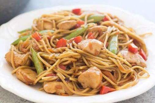 鸡肉炒面