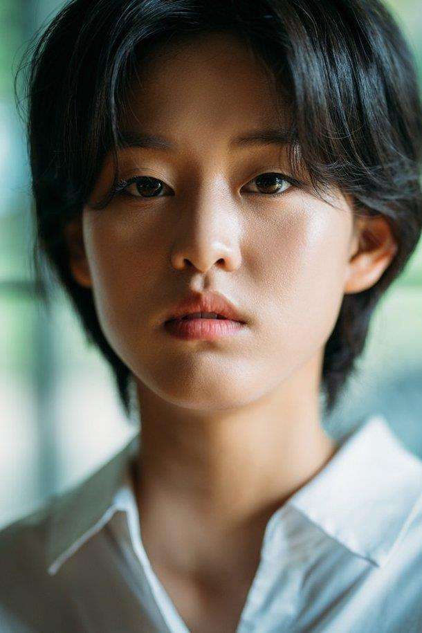 0imui">李妍(      ,lee yeon),1995年2月27日出生于韩国,韩国女演员