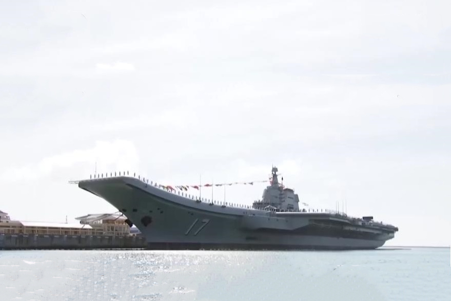  p>中国人民解放军海军山东舰,舷号为"17".