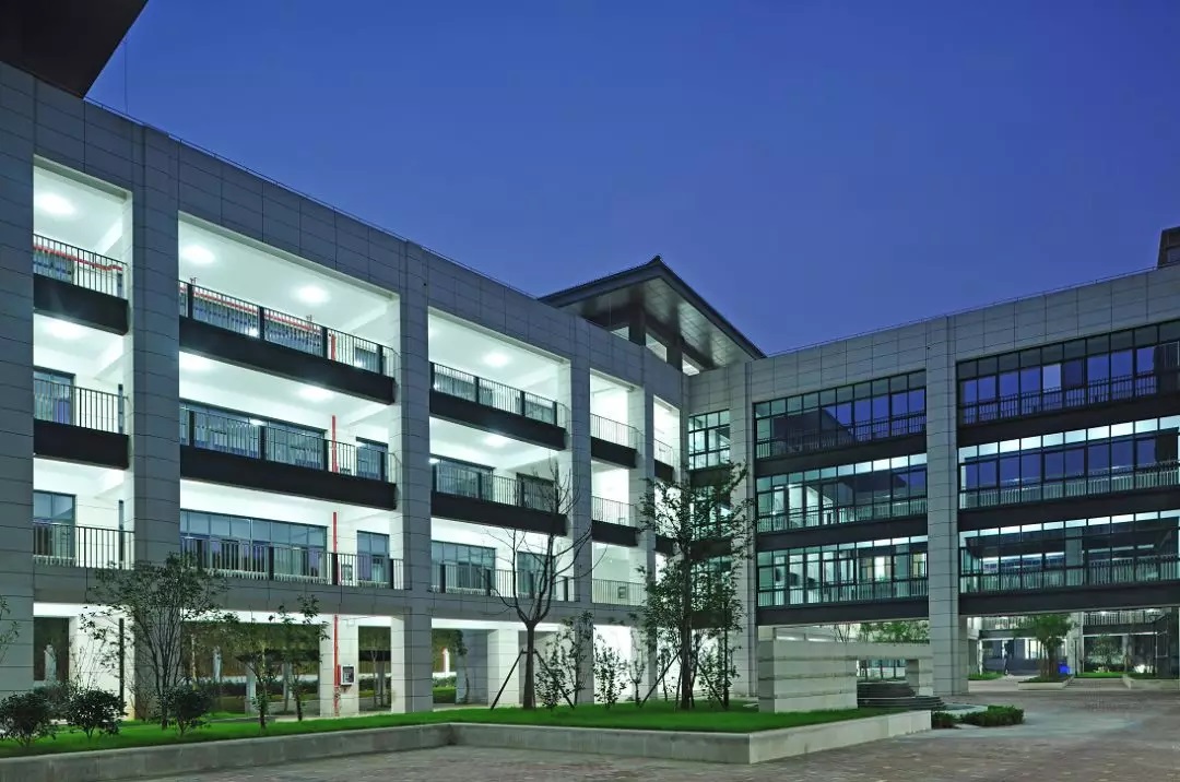 南京市栖霞中学