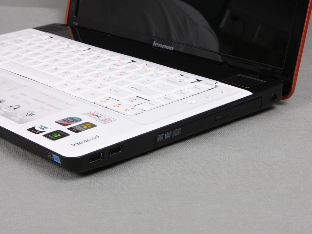  p>联想y550采用了intel 酷睿2双核处理器,intel gma显卡,15.