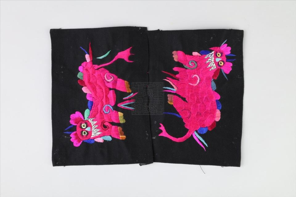 现代苗族动物图绣片