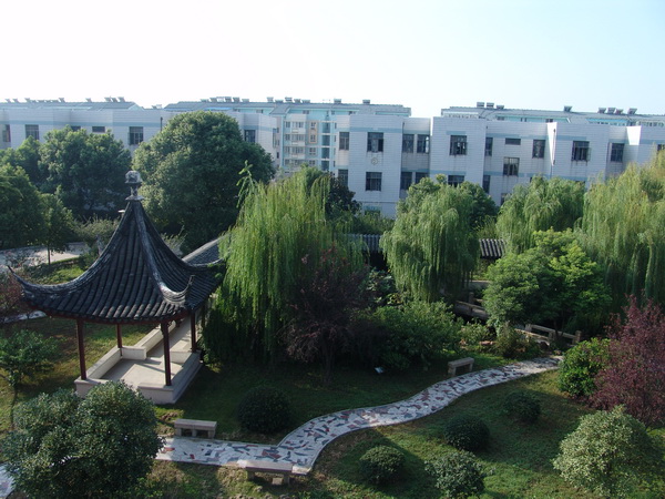  p>张家港市塘桥高级中学,简称"塘高",坐落于江苏省 a href="#" data