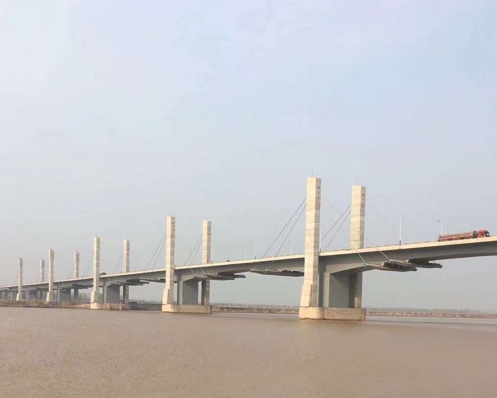  p data-id="gnwkipzxp6">东明黄河大桥,山东境内最长公路大桥,桥梁横