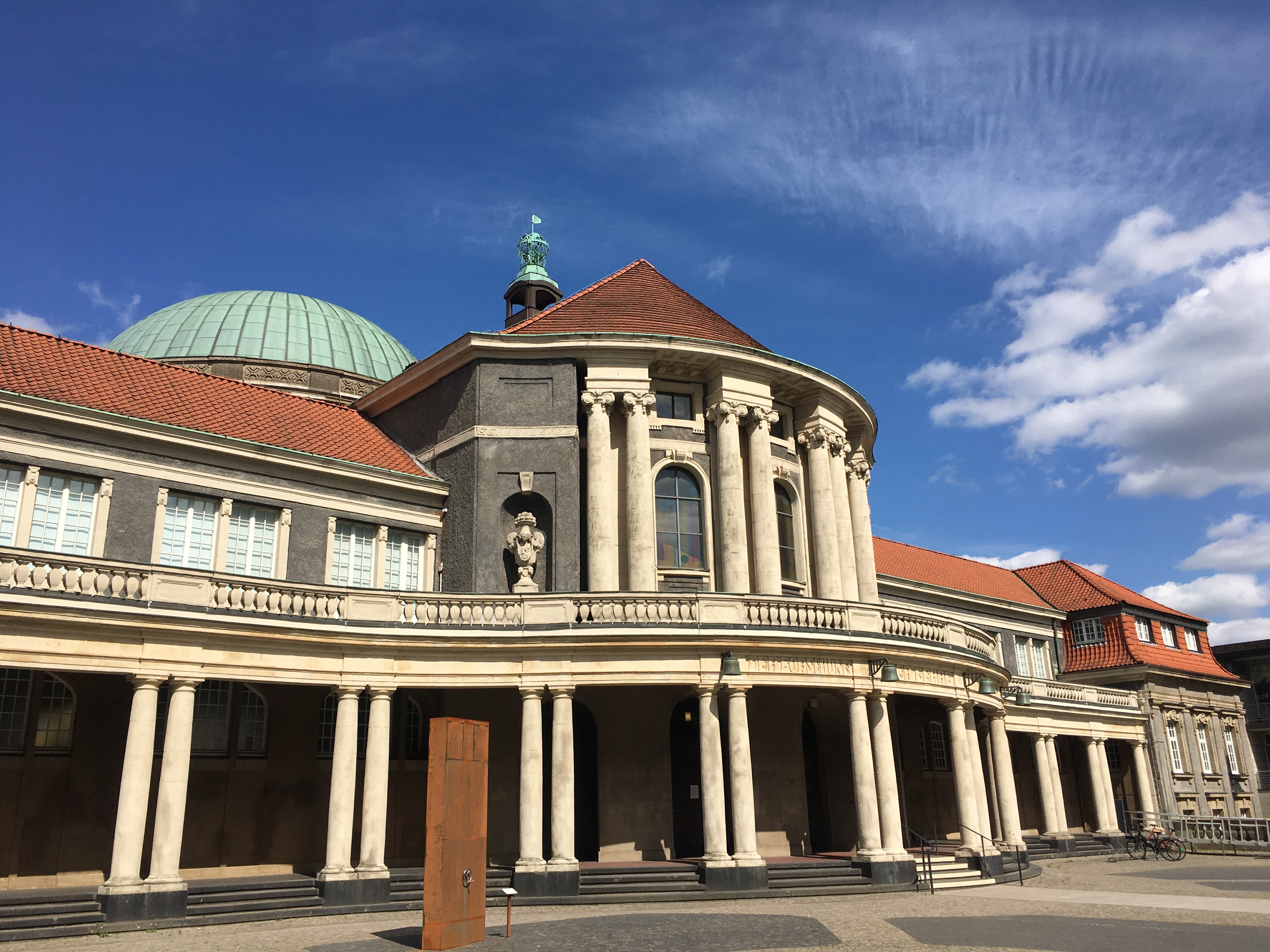 汉堡 /a>大学(universit  t hamburg)成立于1919年,位于德国三大州级